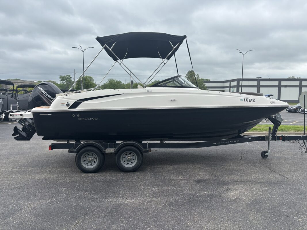 2019 Bayliner 210 DB