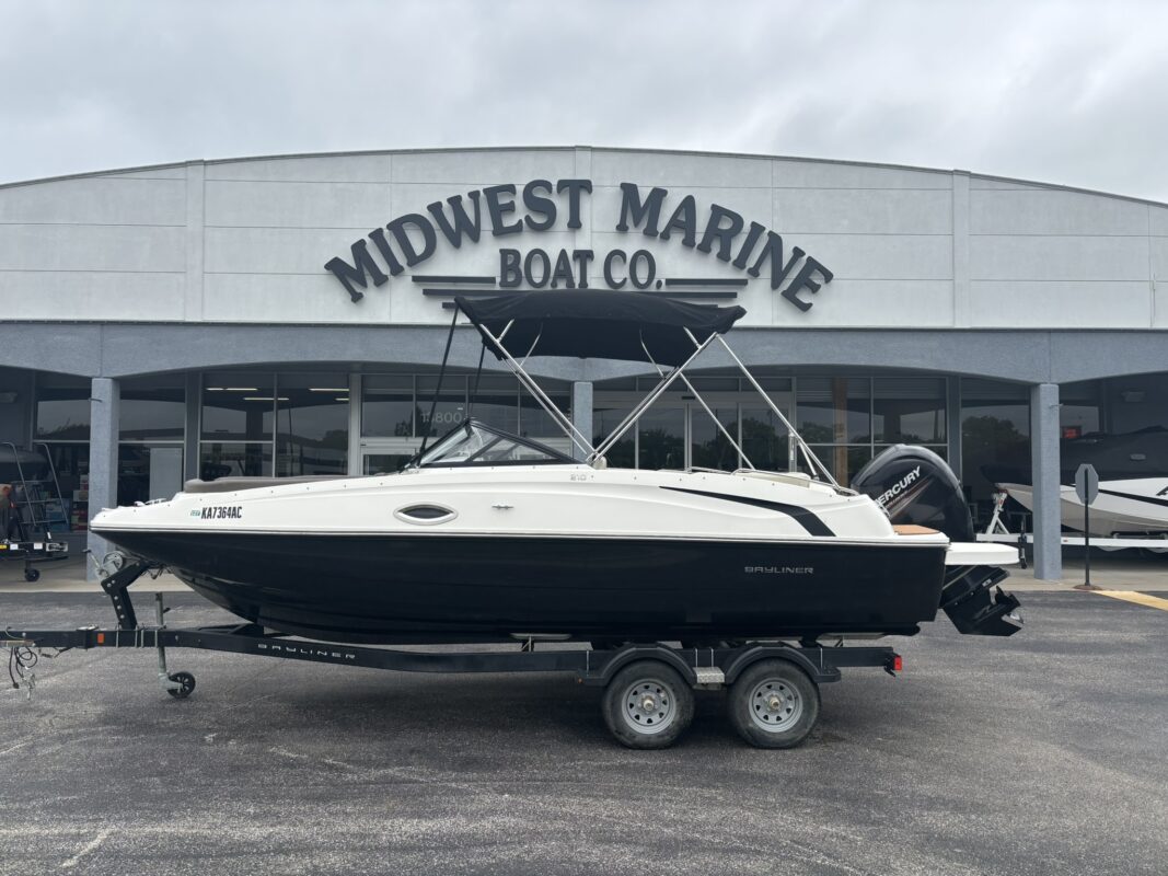 2019 Bayliner 210 DB