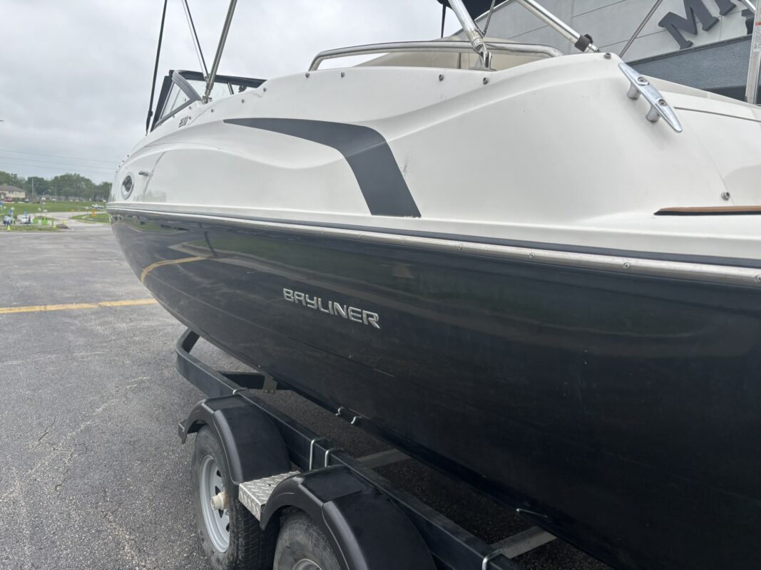 2019 Bayliner 210 DB