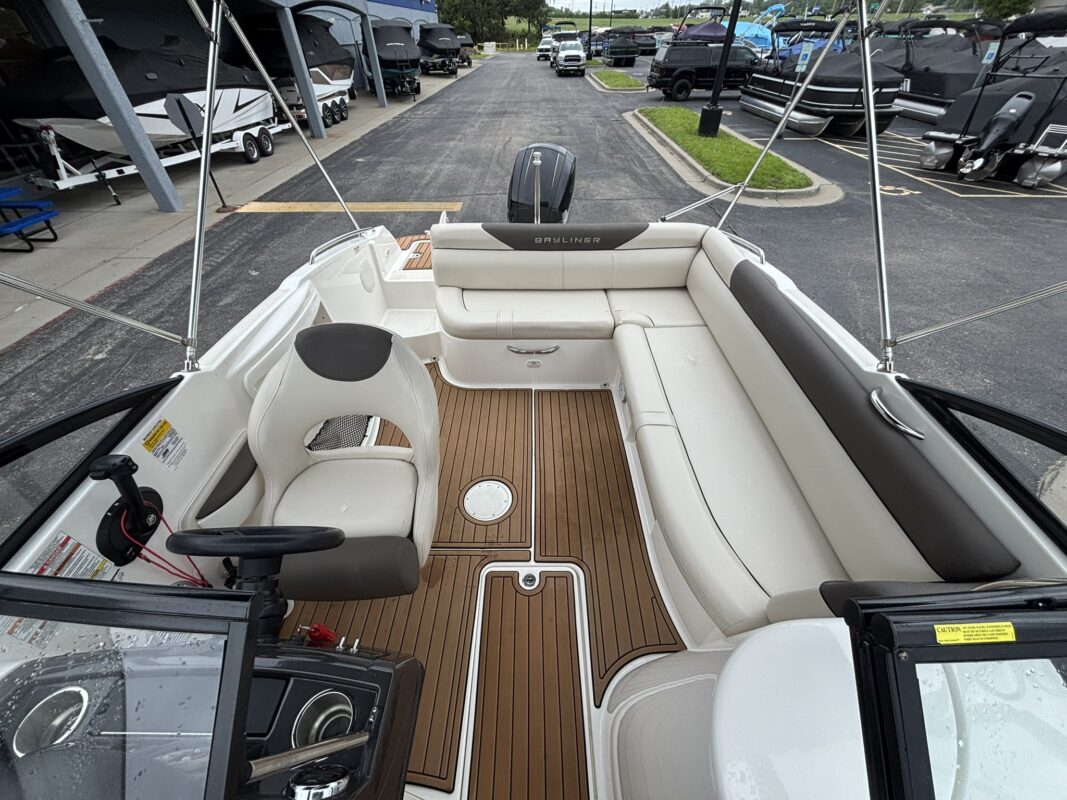 2019 Bayliner 210 DB