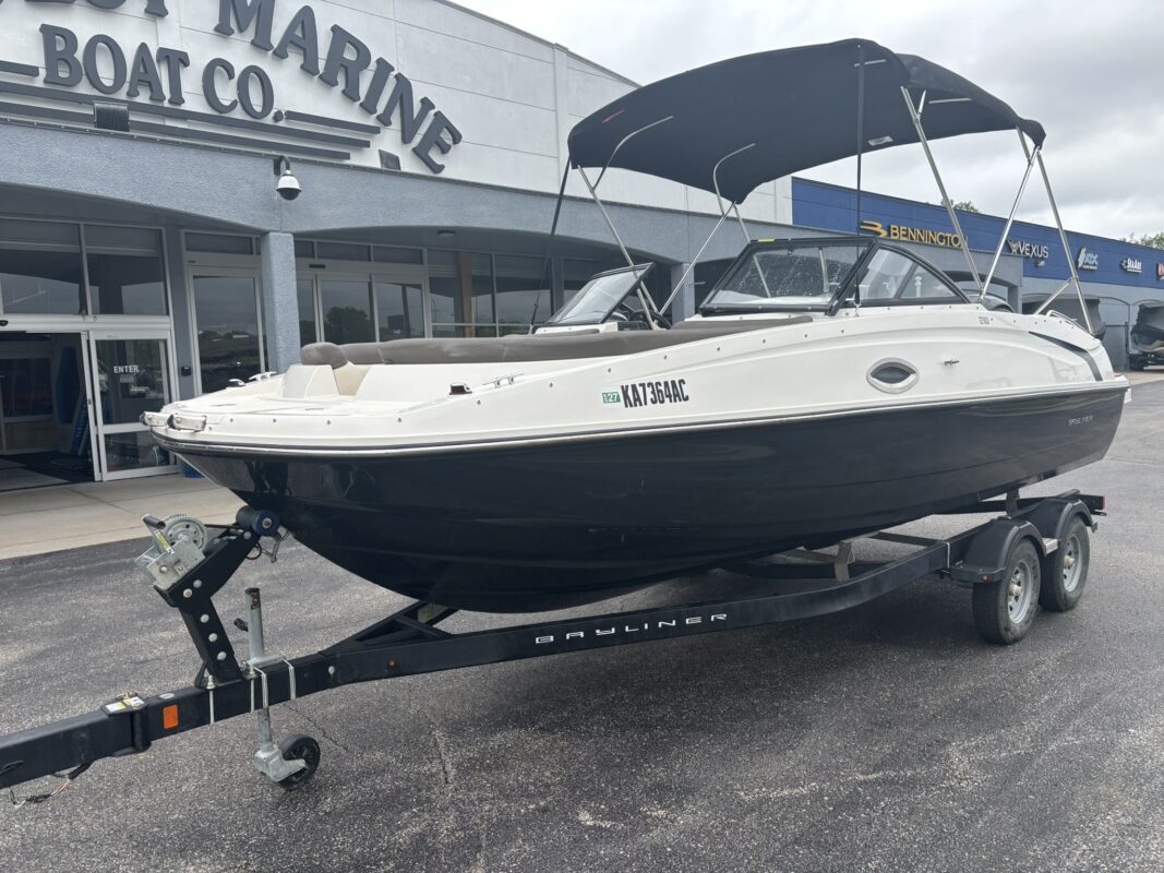 2019 Bayliner 210 DB