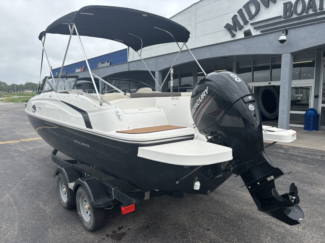 2019 Bayliner 210 DB