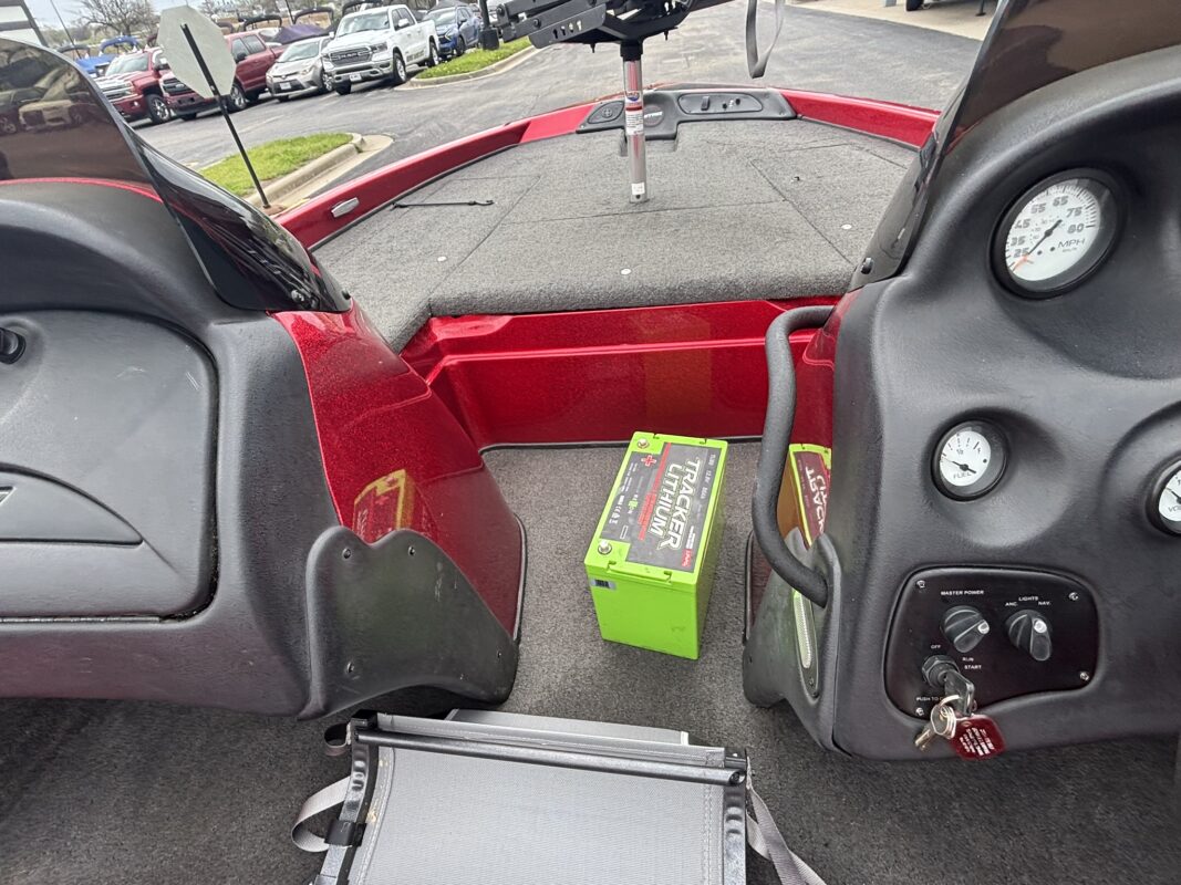 2003 Tracker NX 882 DC