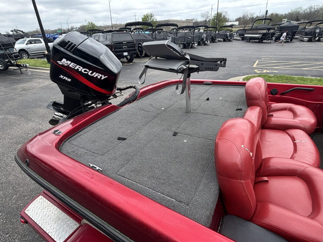 2003 Tracker NX 882 DC