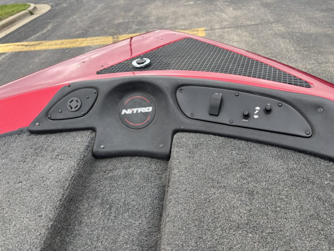 2003 Tracker NX 882 DC