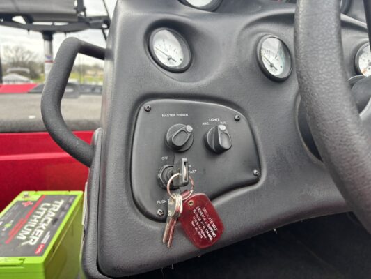 2003 Tracker NX 882 DC