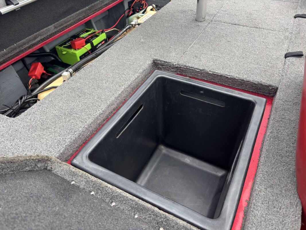 2003 Tracker NX 882 DC