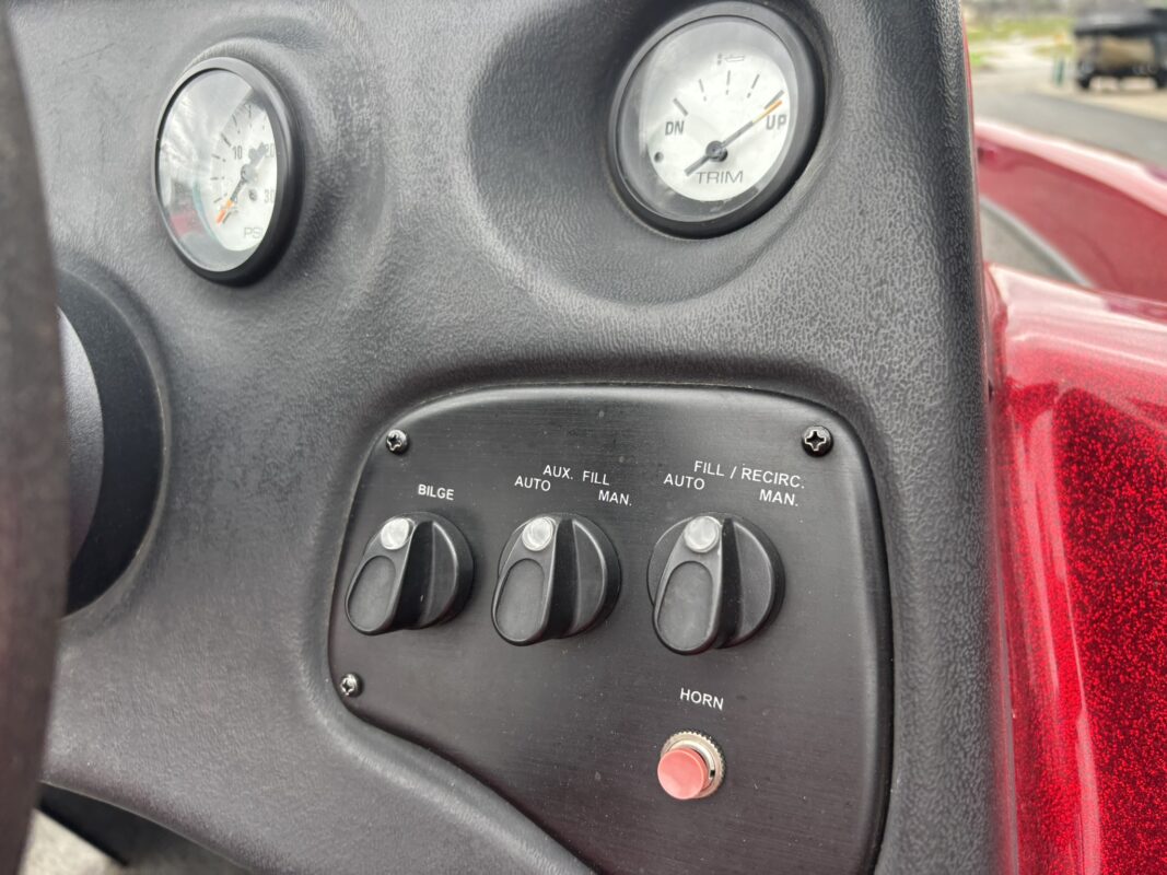 2003 Tracker NX 882 DC