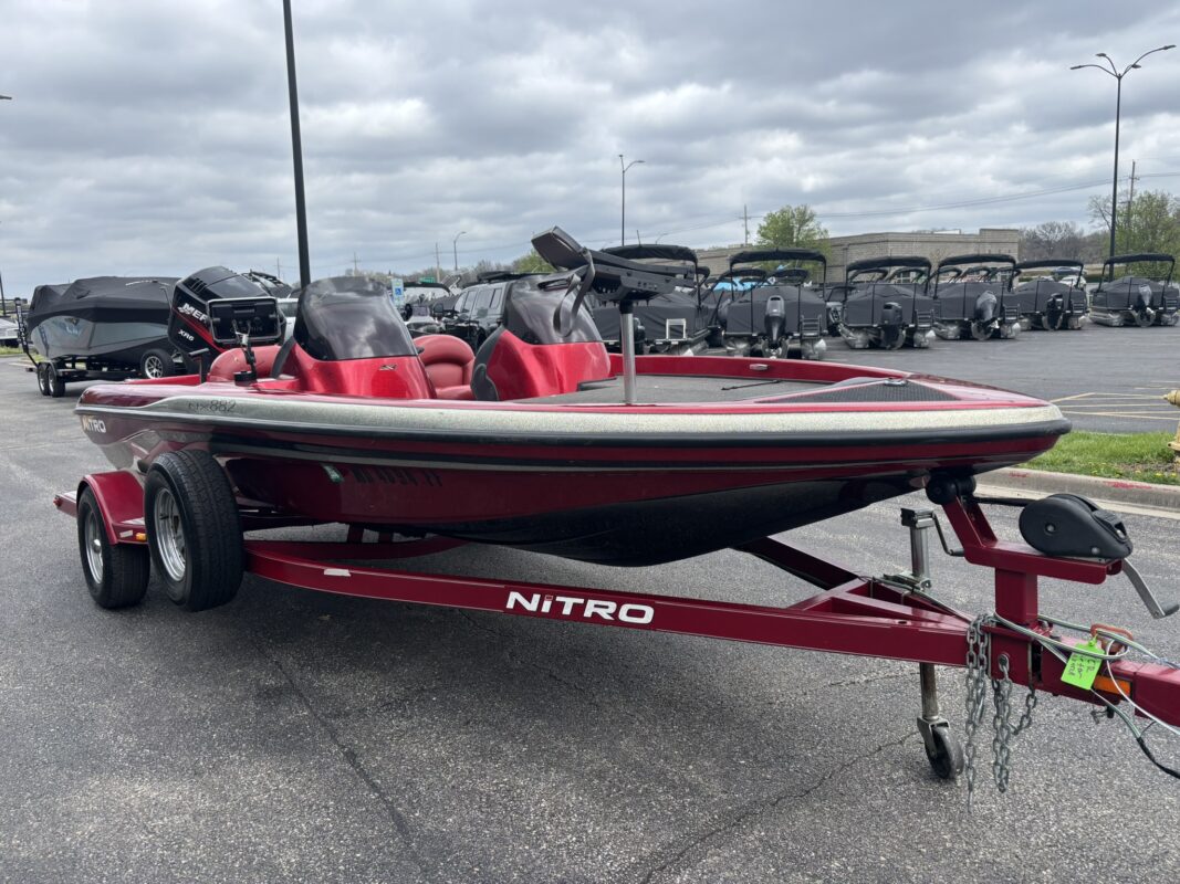 2003 Tracker NX 882 DC