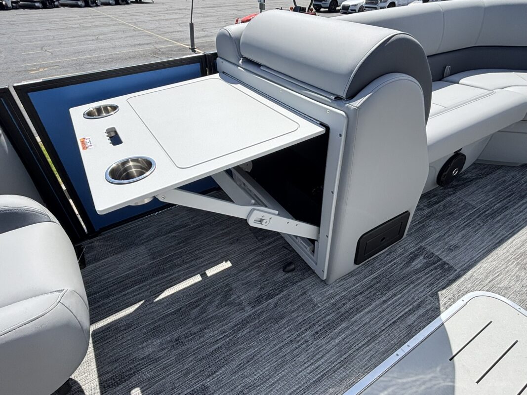 2026 Bentley 223 Legacy Navigator