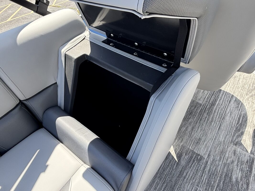 2026 Bentley 223 Legacy Navigator