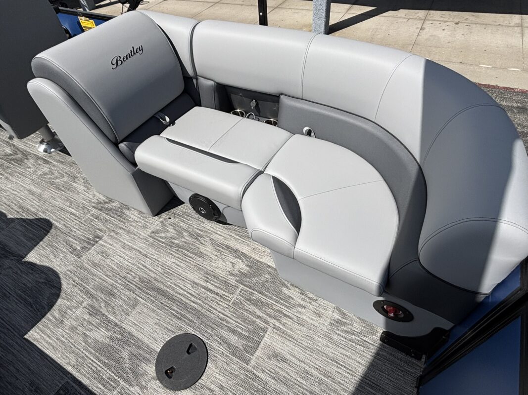 2026 Bentley 223 Legacy Navigator