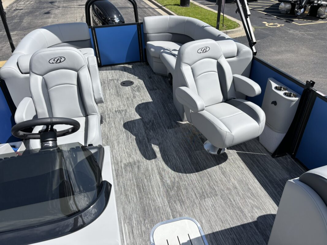 2026 Bentley 223 Legacy Navigator