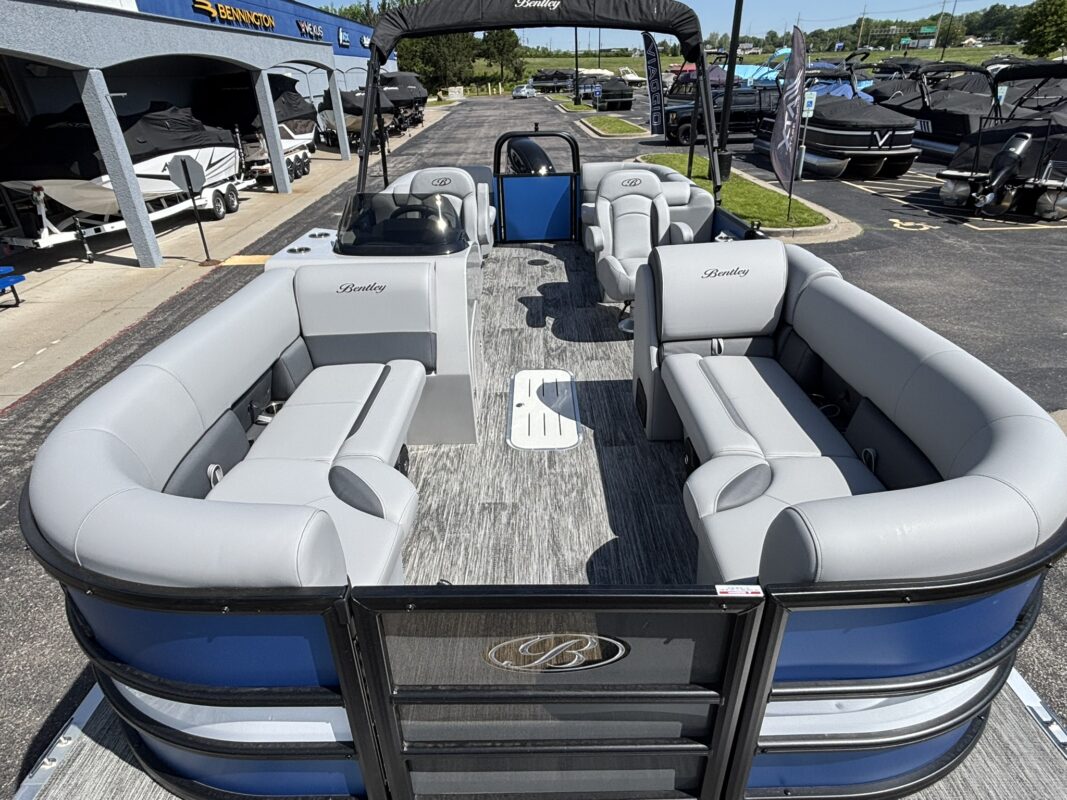 2026 Bentley 223 Legacy Navigator