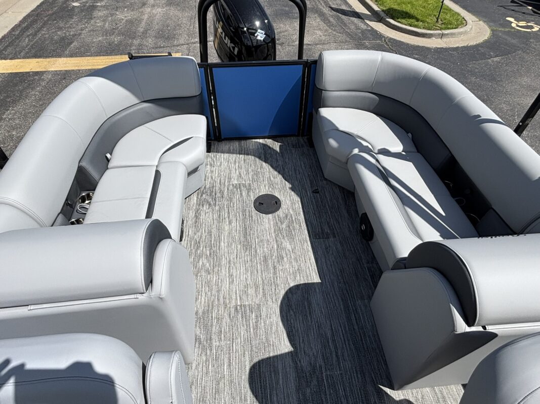 2026 Bentley 223 Legacy Navigator