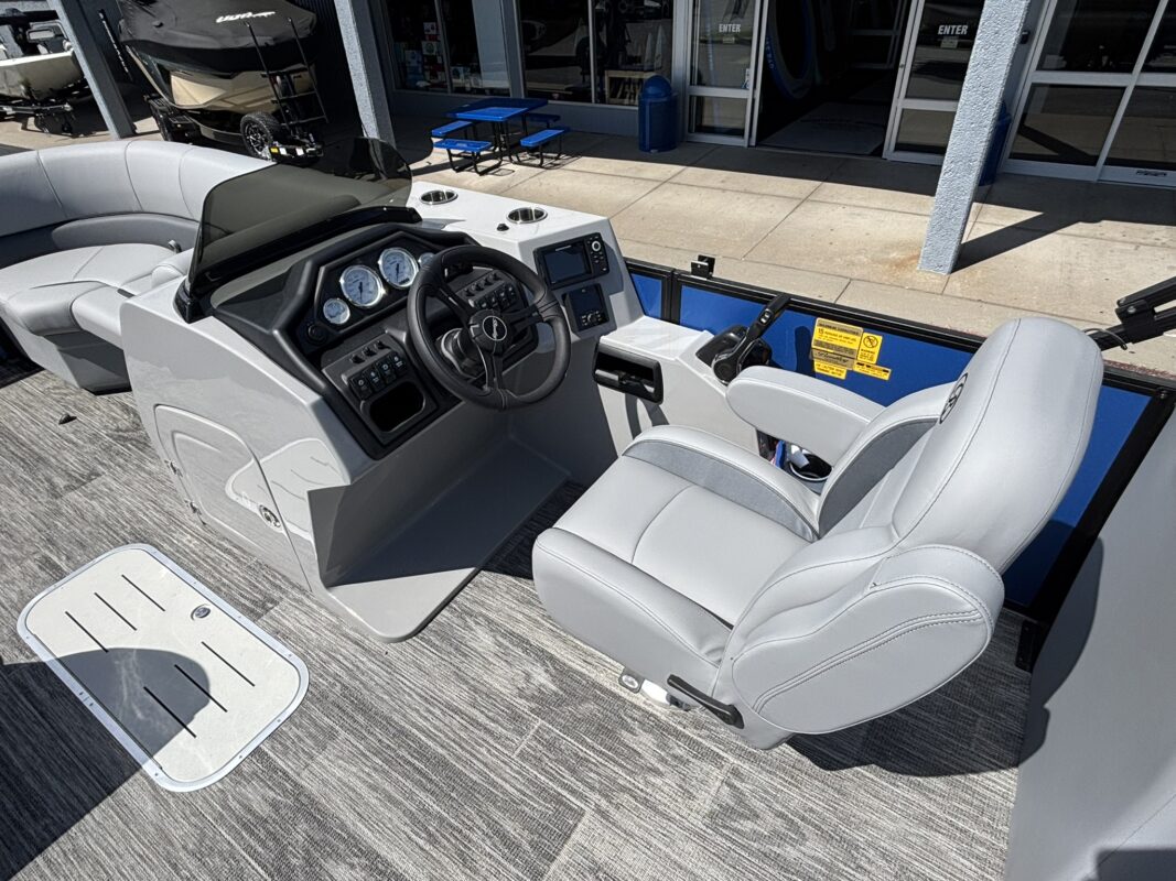 2026 Bentley 223 Legacy Navigator