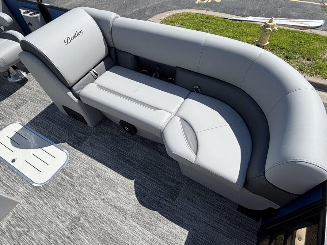 2026 Bentley 223 Legacy Navigator