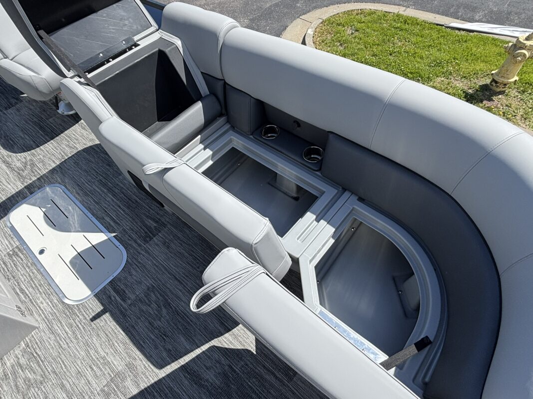 2026 Bentley 223 Legacy Navigator