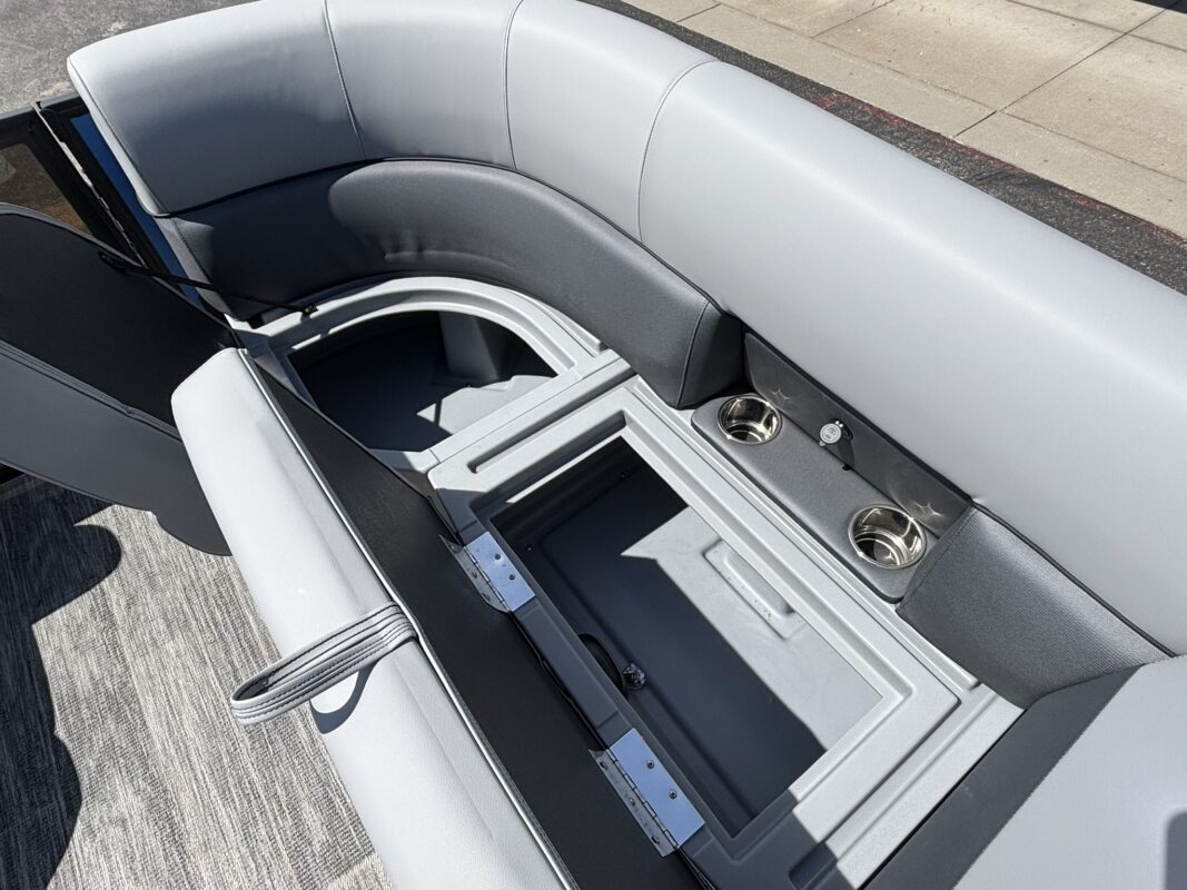2026 Bentley 223 Legacy Navigator