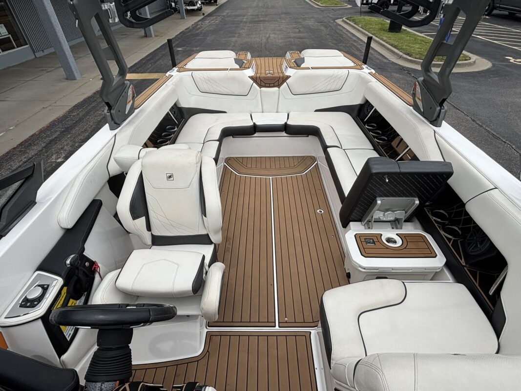 2020 Nautique GS24