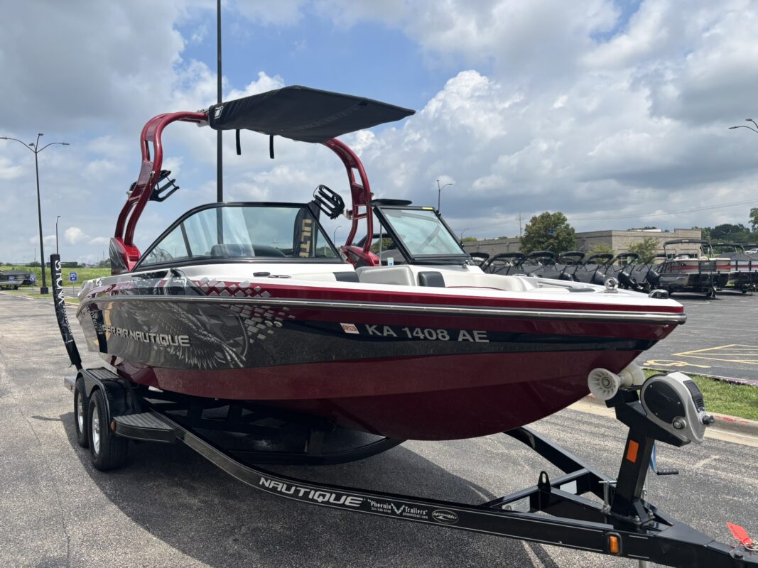 2013 Nautique Super Air 210