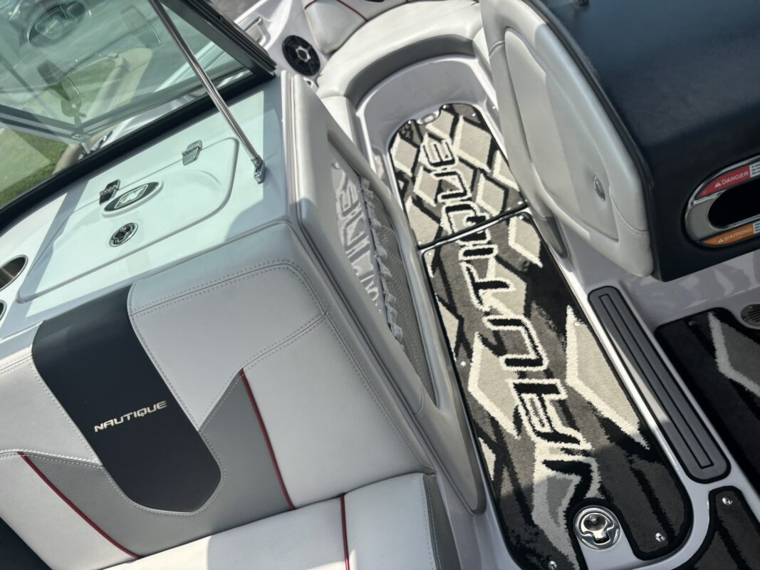 2013 Nautique Super Air 210