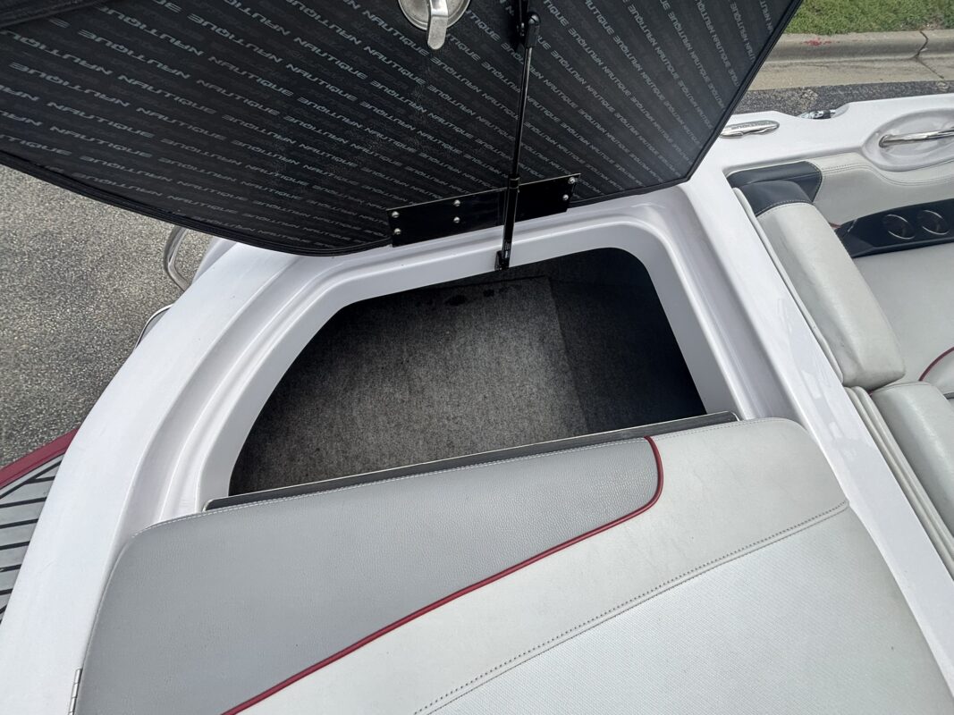 2013 Nautique Super Air 210