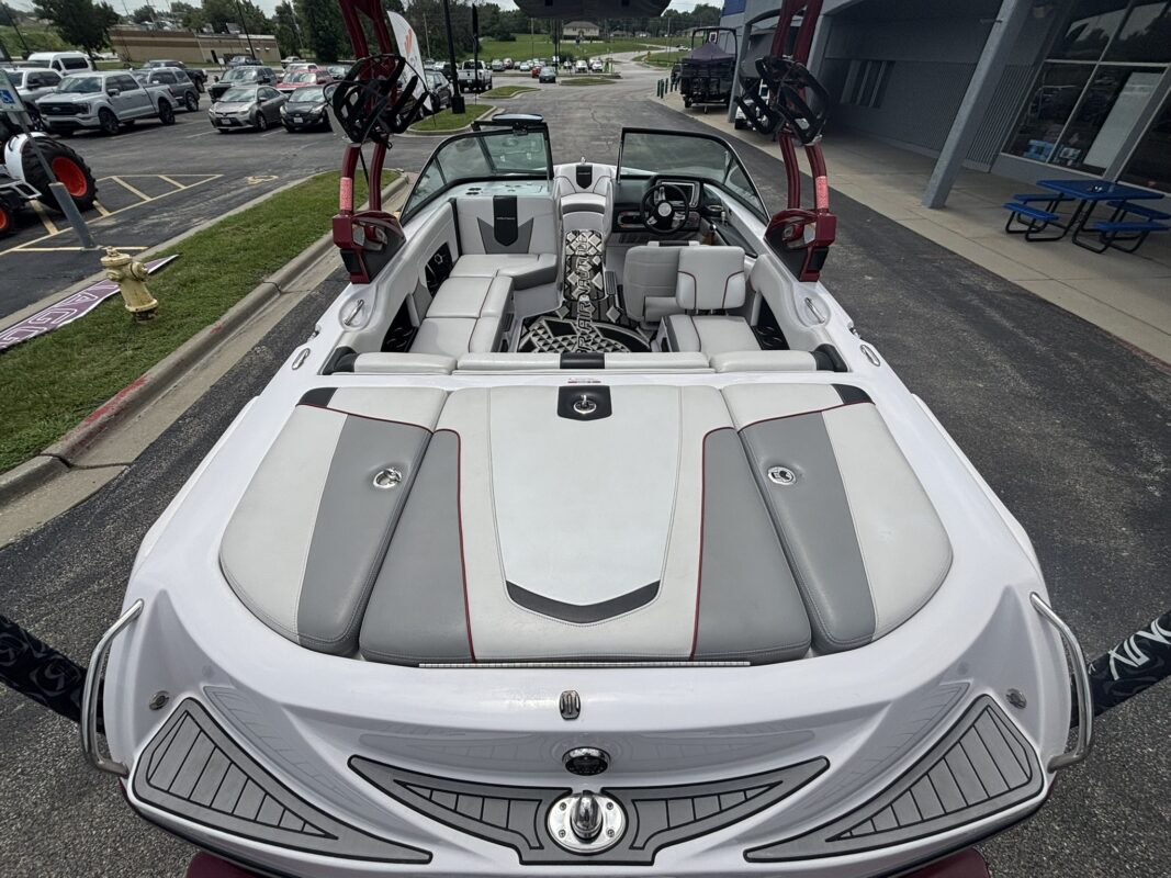 2013 Nautique Super Air 210