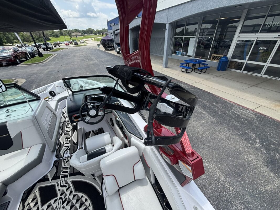 2013 Nautique Super Air 210