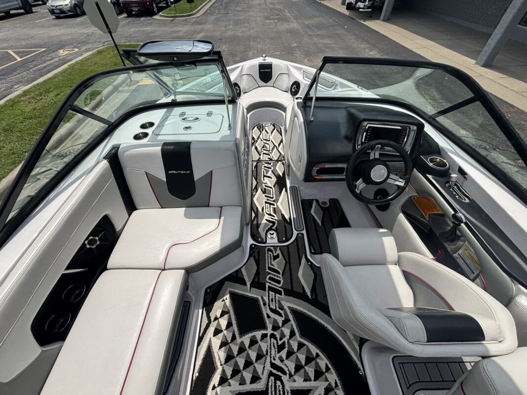 2013 Nautique Super Air 210