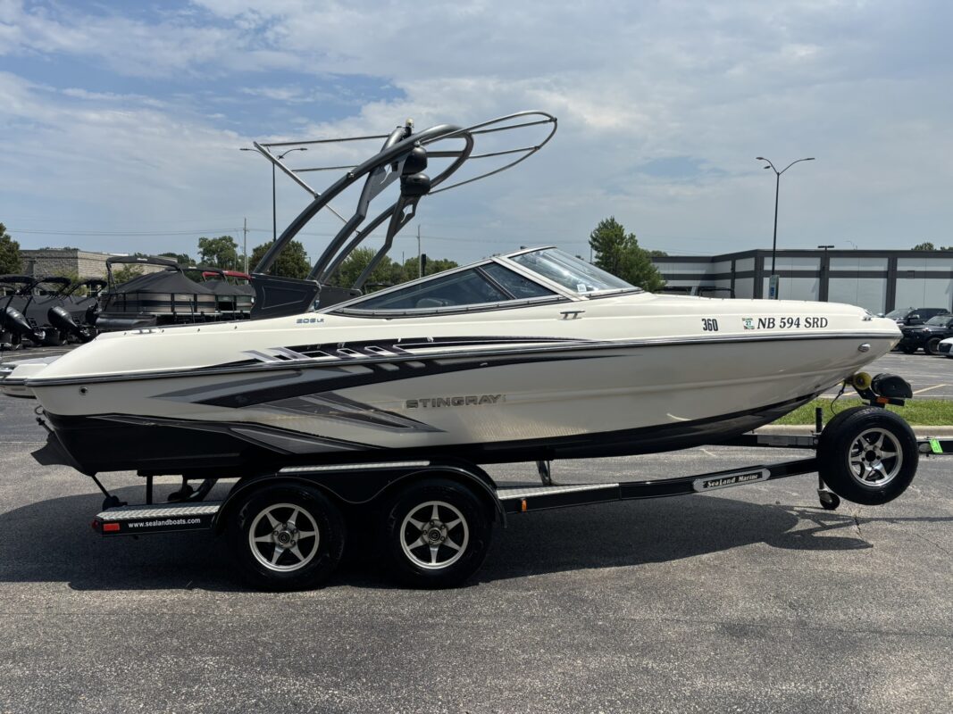 2016 Sting Ray 208 LR