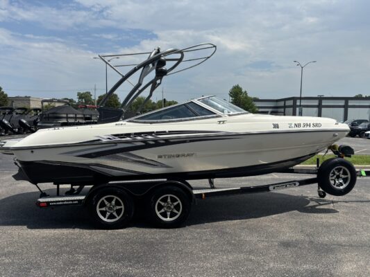 2016 Sting Ray 208 LR