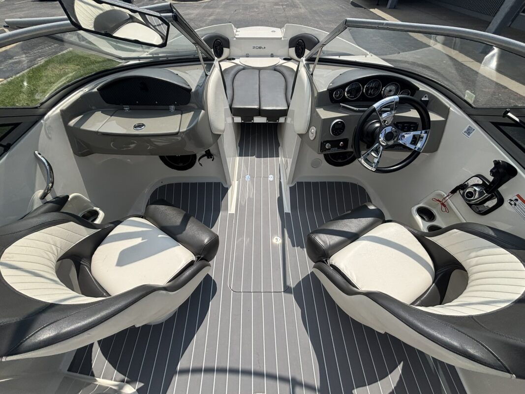 2016 Sting Ray 208 LR