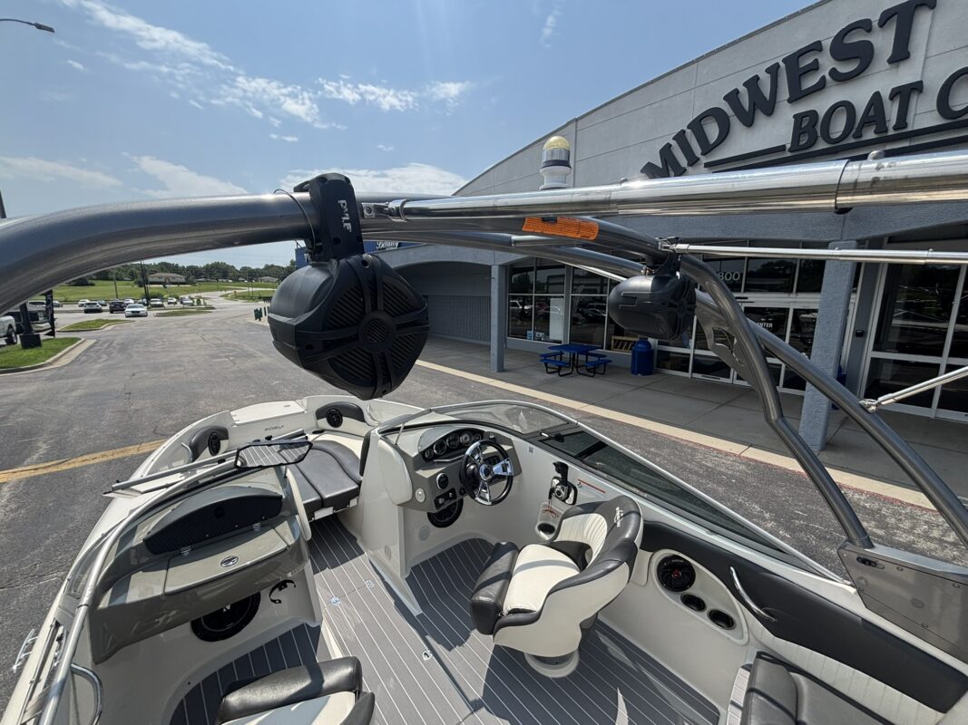 2016 Sting Ray 208 LR