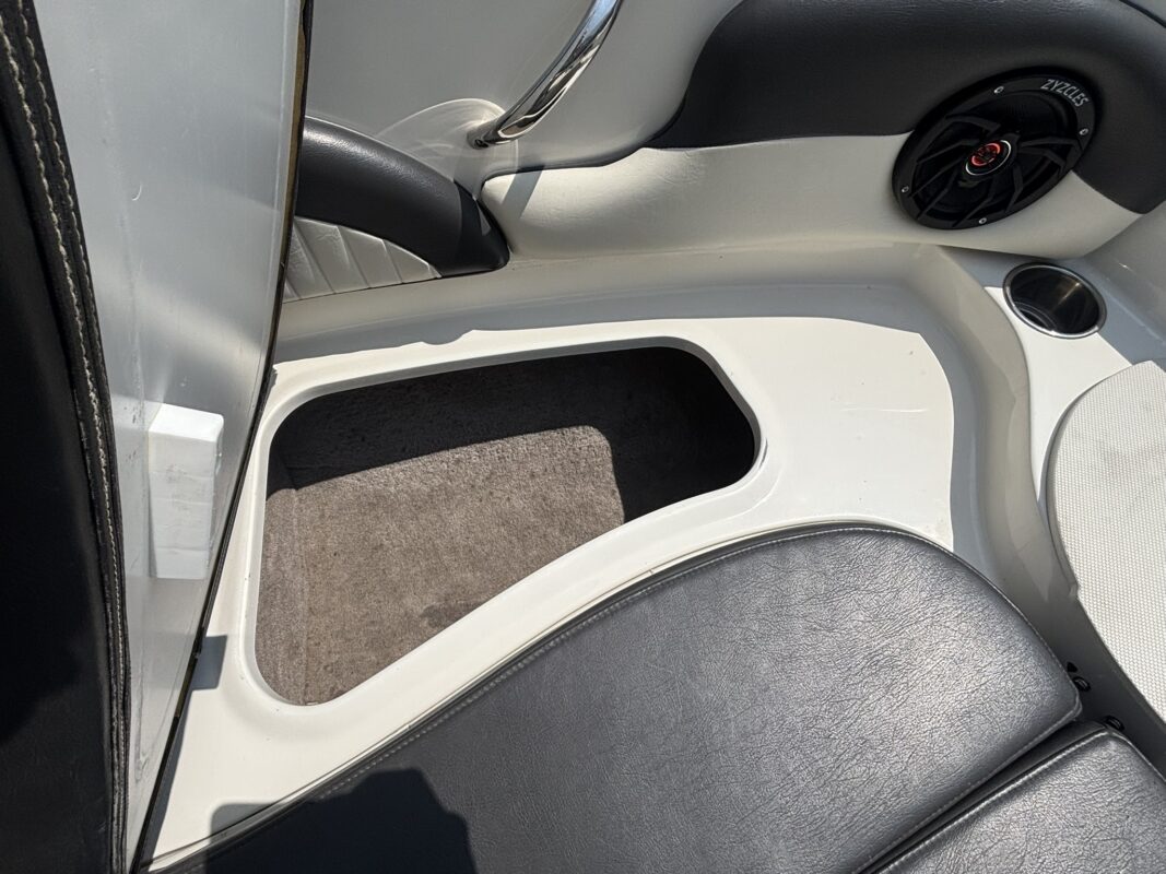 2016 Sting Ray 208 LR