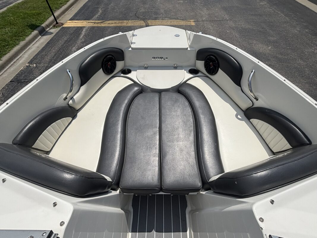 2016 Sting Ray 208 LR