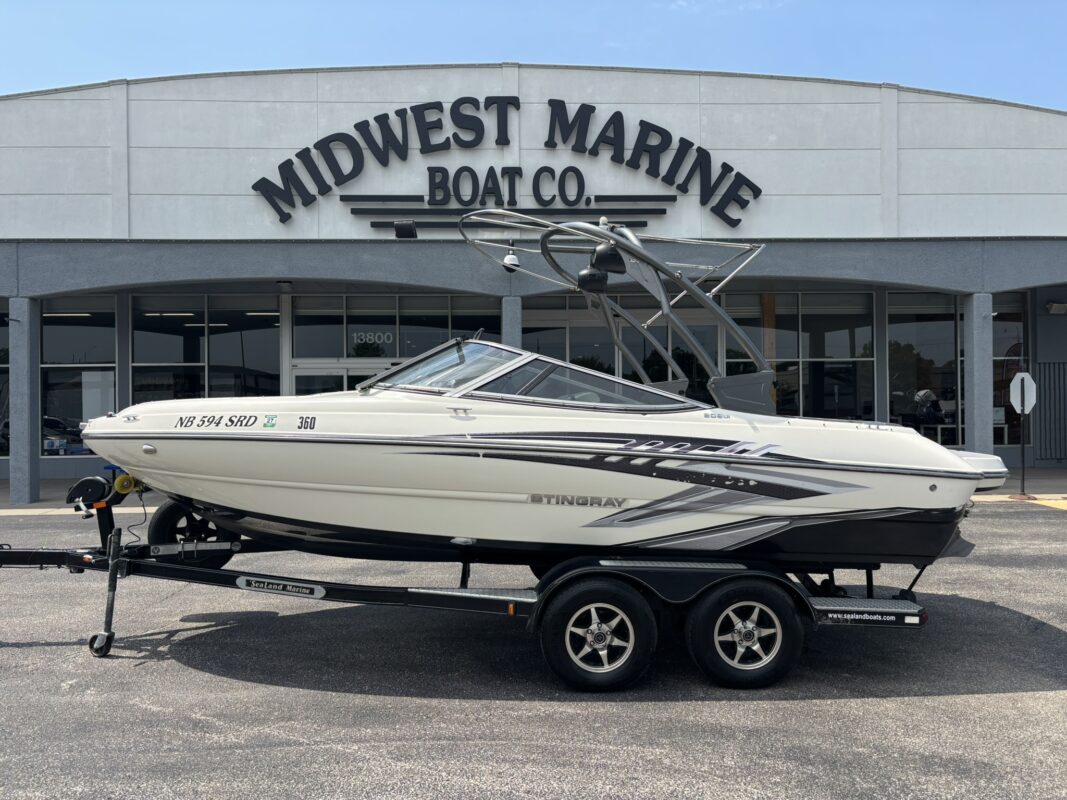 2016 Sting Ray 208 LR