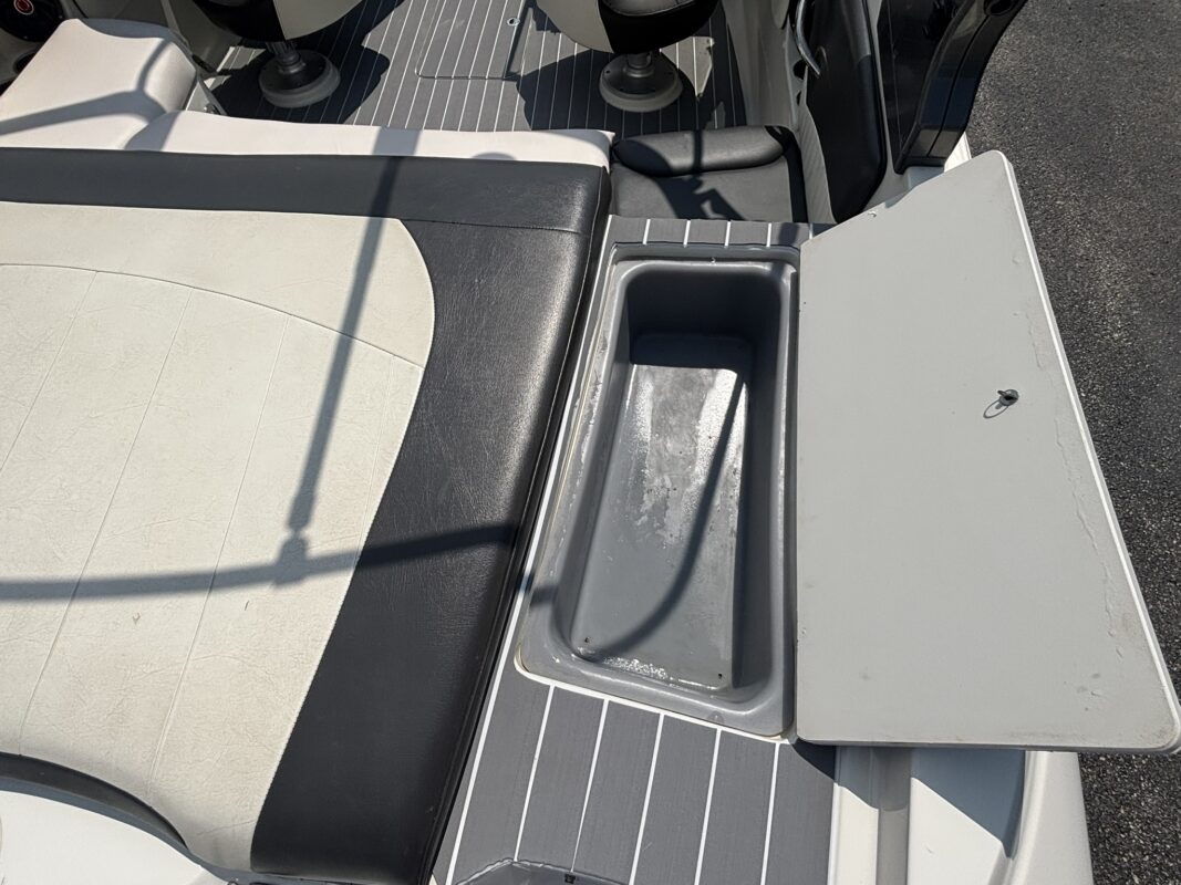 2016 Sting Ray 208 LR