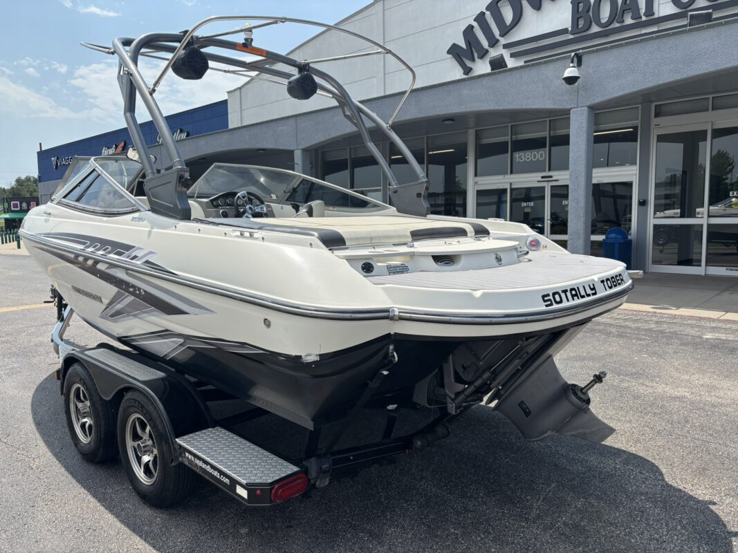 2016 Sting Ray 208 LR