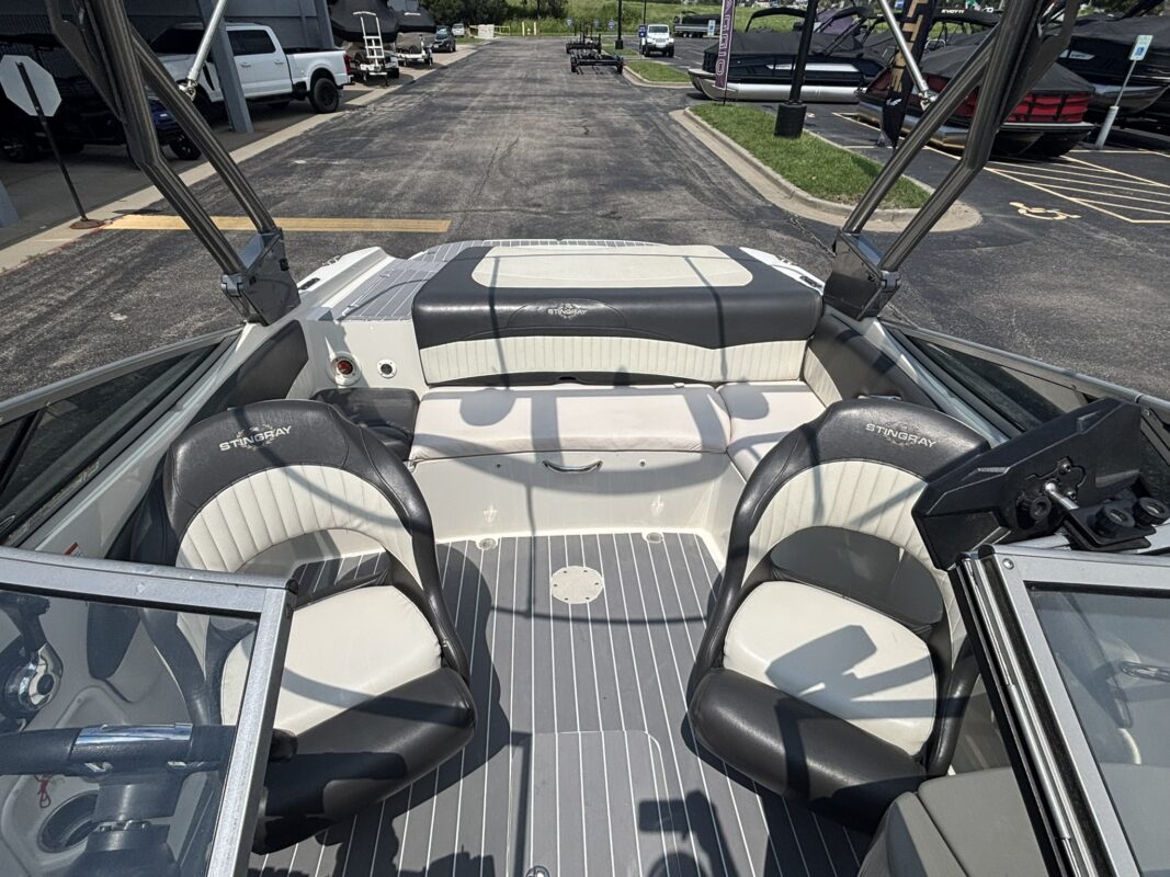 2016 Sting Ray 208 LR