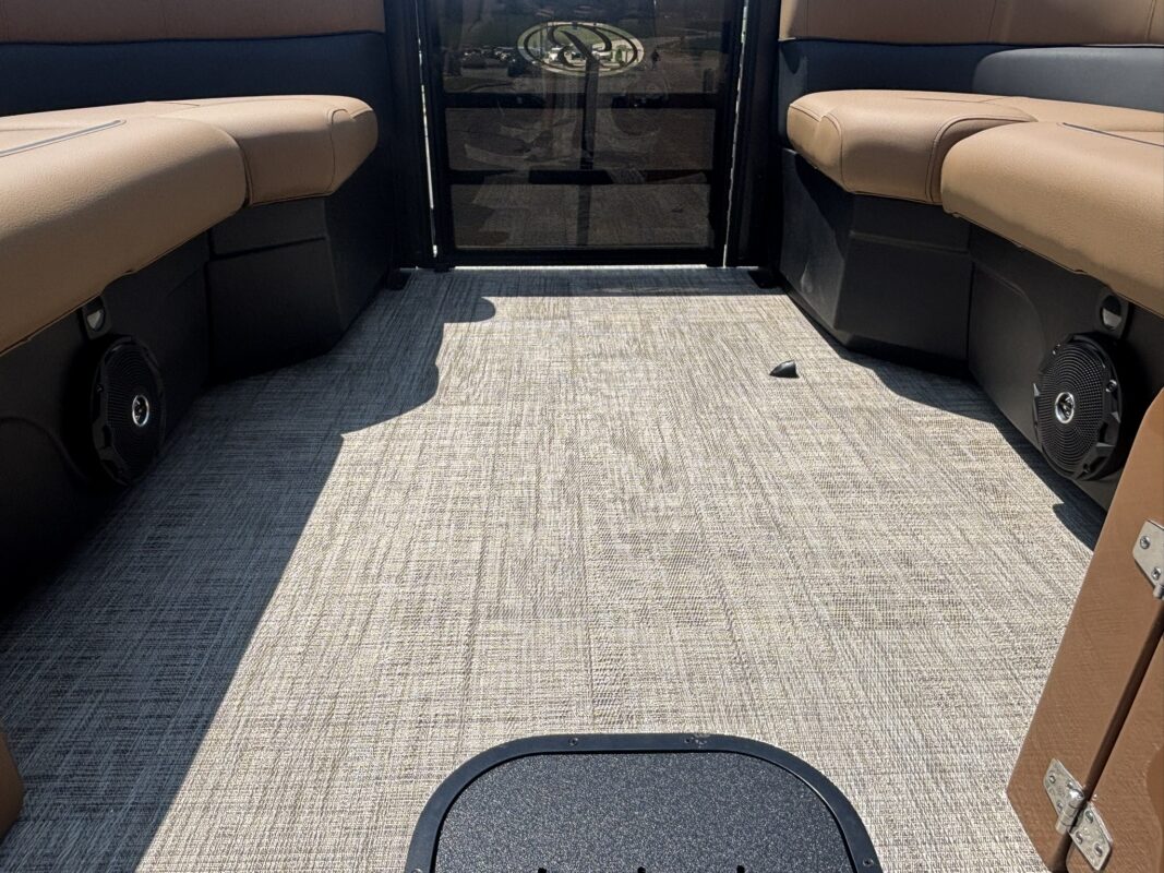 2027 Bentley 223 Legacy Navigator