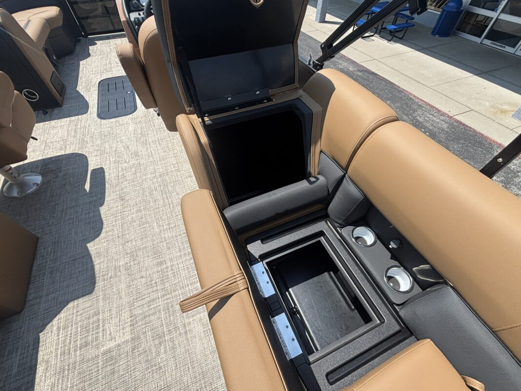 2027 Bentley 223 Legacy Navigator