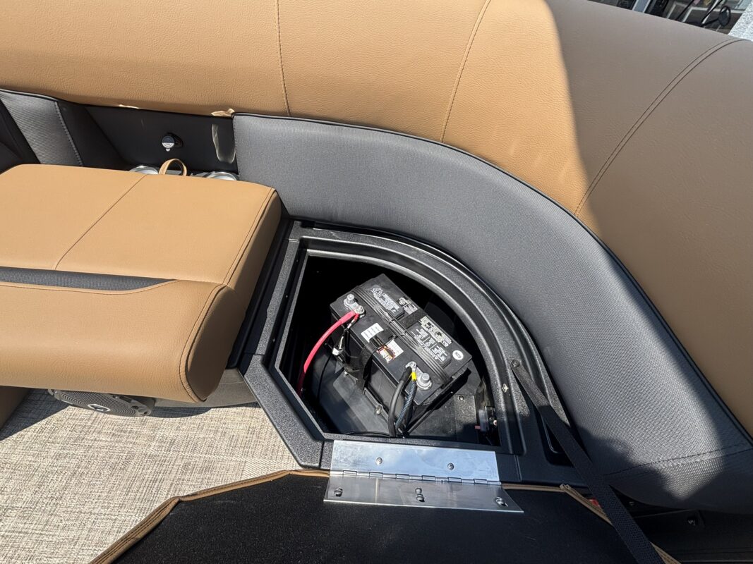 2027 Bentley 223 Legacy Navigator