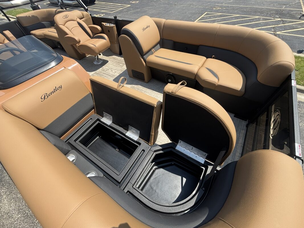2027 Bentley 223 Legacy Navigator