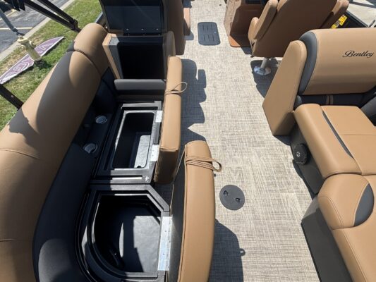 2027 Bentley 223 Legacy Navigator