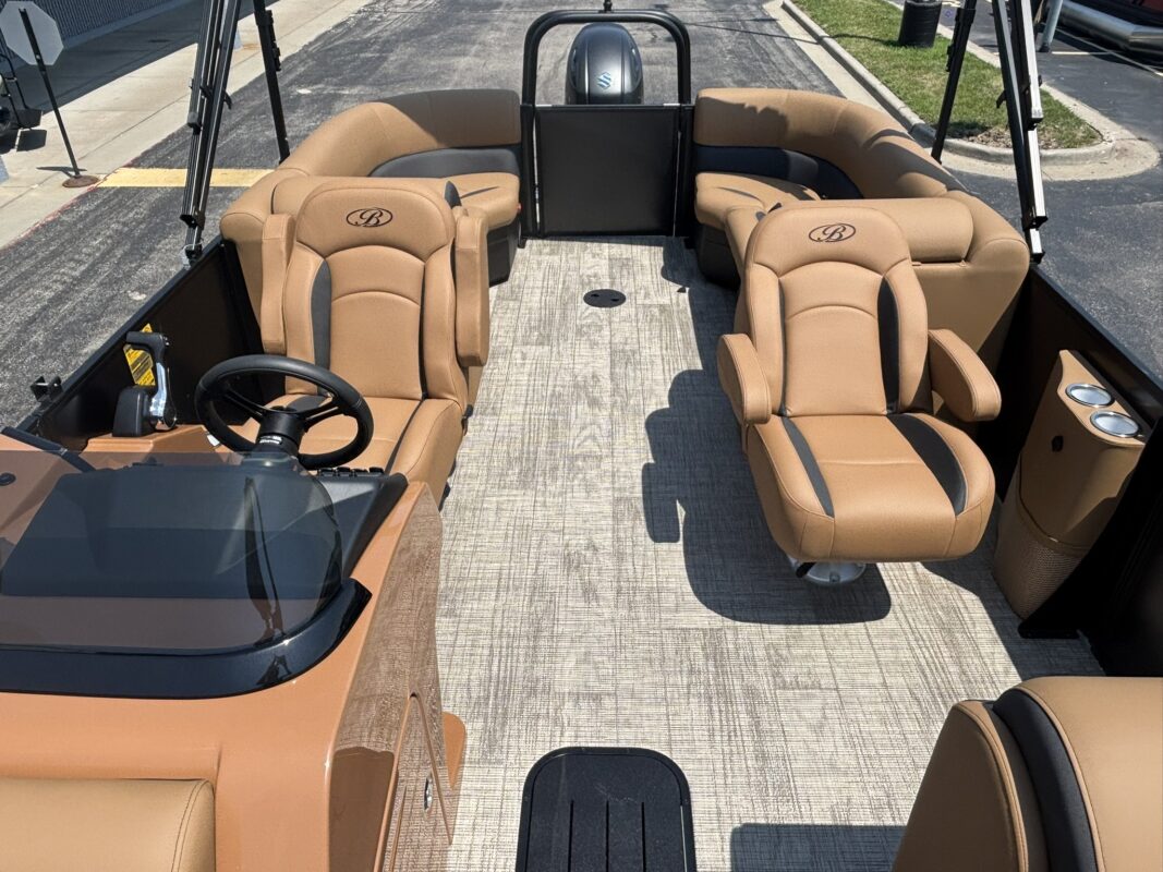 2027 Bentley 223 Legacy Navigator
