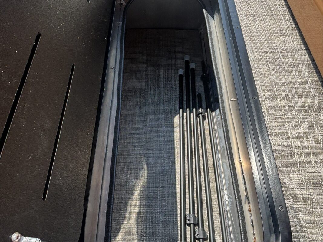 2027 Bentley 223 Legacy Navigator