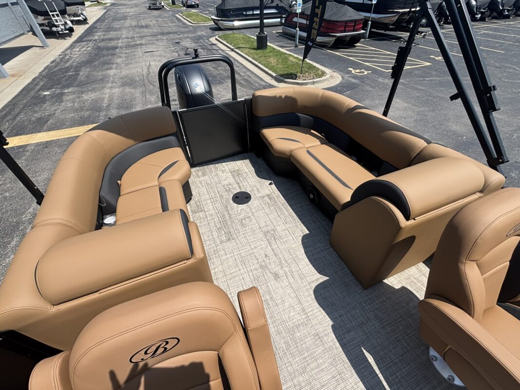 2027 Bentley 223 Legacy Navigator
