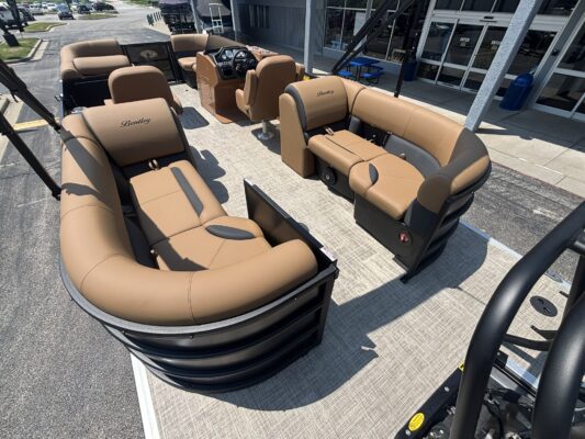 2027 Bentley 223 Legacy Navigator