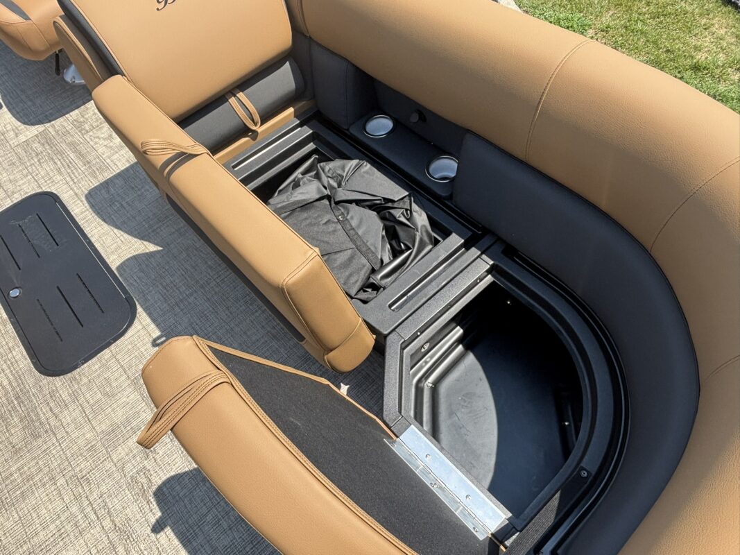 2027 Bentley 223 Legacy Navigator